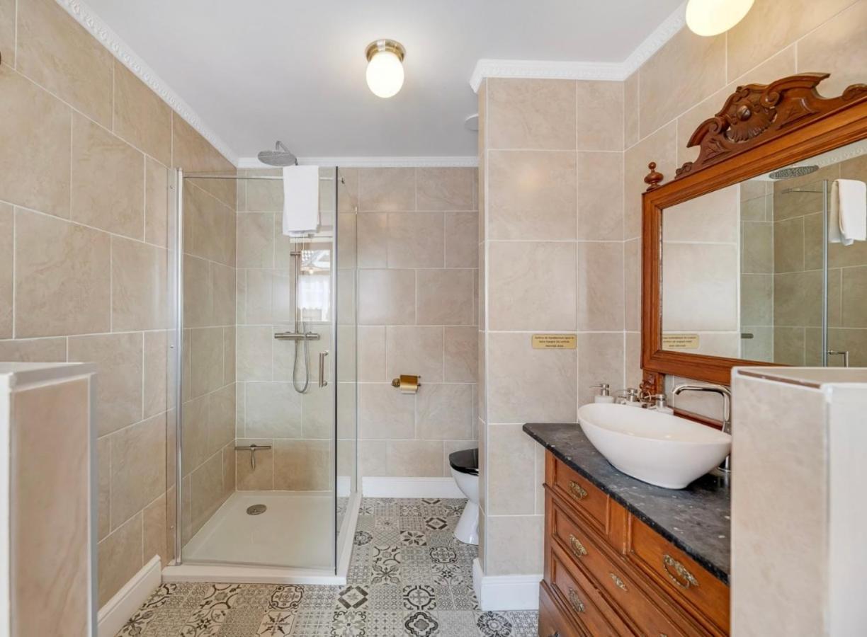 Cafe Rene Borgloon Bed & Breakfast Dış mekan fotoğraf